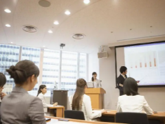 教学与人才培养并重